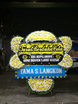 Papan Bunga Duka di Dulomo Selatan