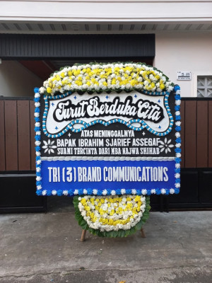 Papan Bunga Duka di Dulomo Selatan